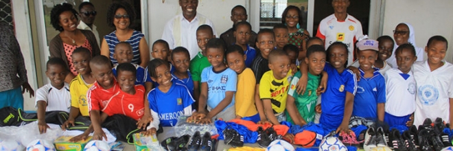 CUIB A&T receives sporting gifts from Jane and Frank Pueschel from USA